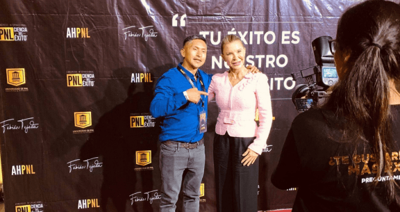 Attendees connecting with Dr Adriana James after her keynote in Lima